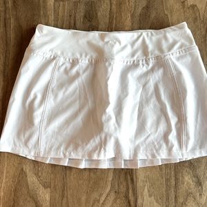 Fabletics white tennis skirt with shorts; NEVER WORN!